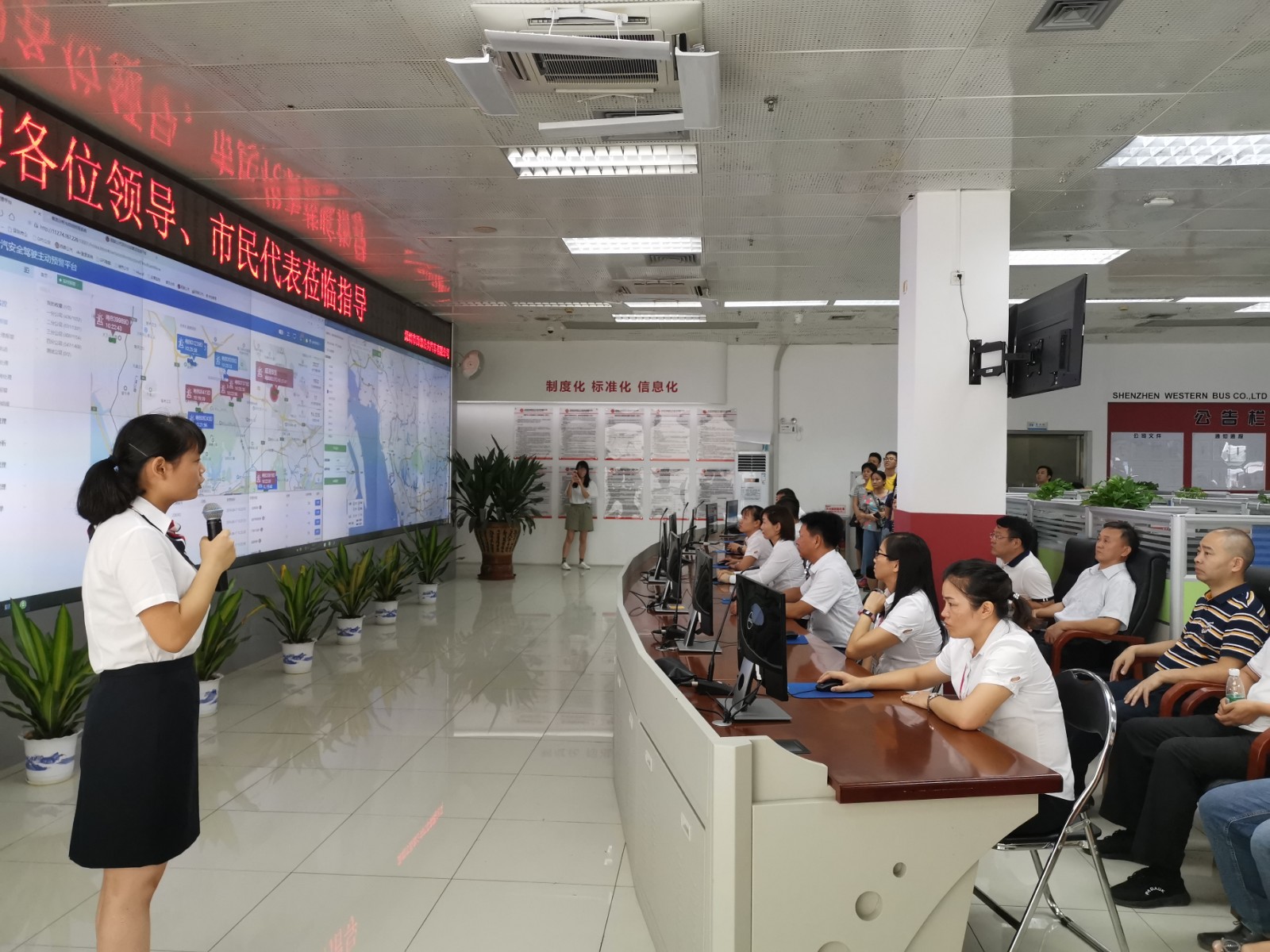 “科技改變公交”，西部公汽全面提升行業(yè)服務(wù)水平，引領(lǐng)城市智慧公交出行